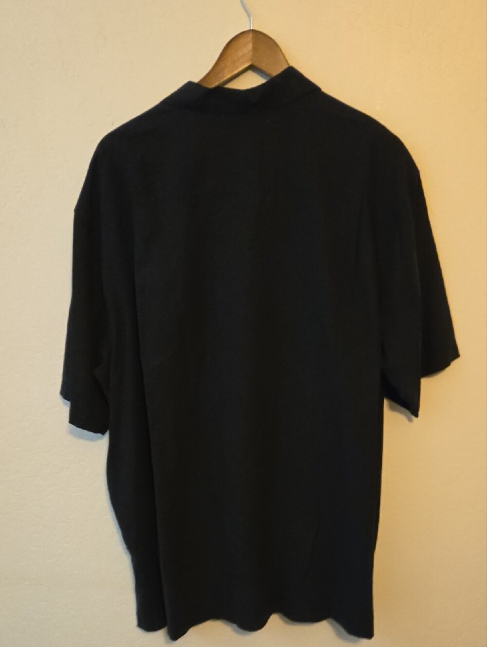 Tommy Bahama Black Short-Sleeve Button-Down Shirt - Picture 6 of 6